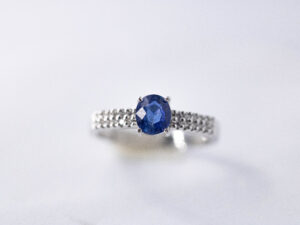 WGR 85 - 14 Kt White Gold Ring with Blue Sapphire