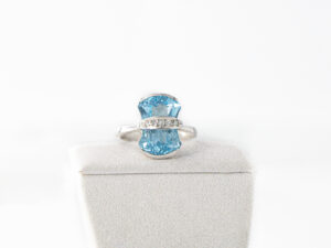 WGR 69 - 9 Kt Gold Ring with Blue Topaz