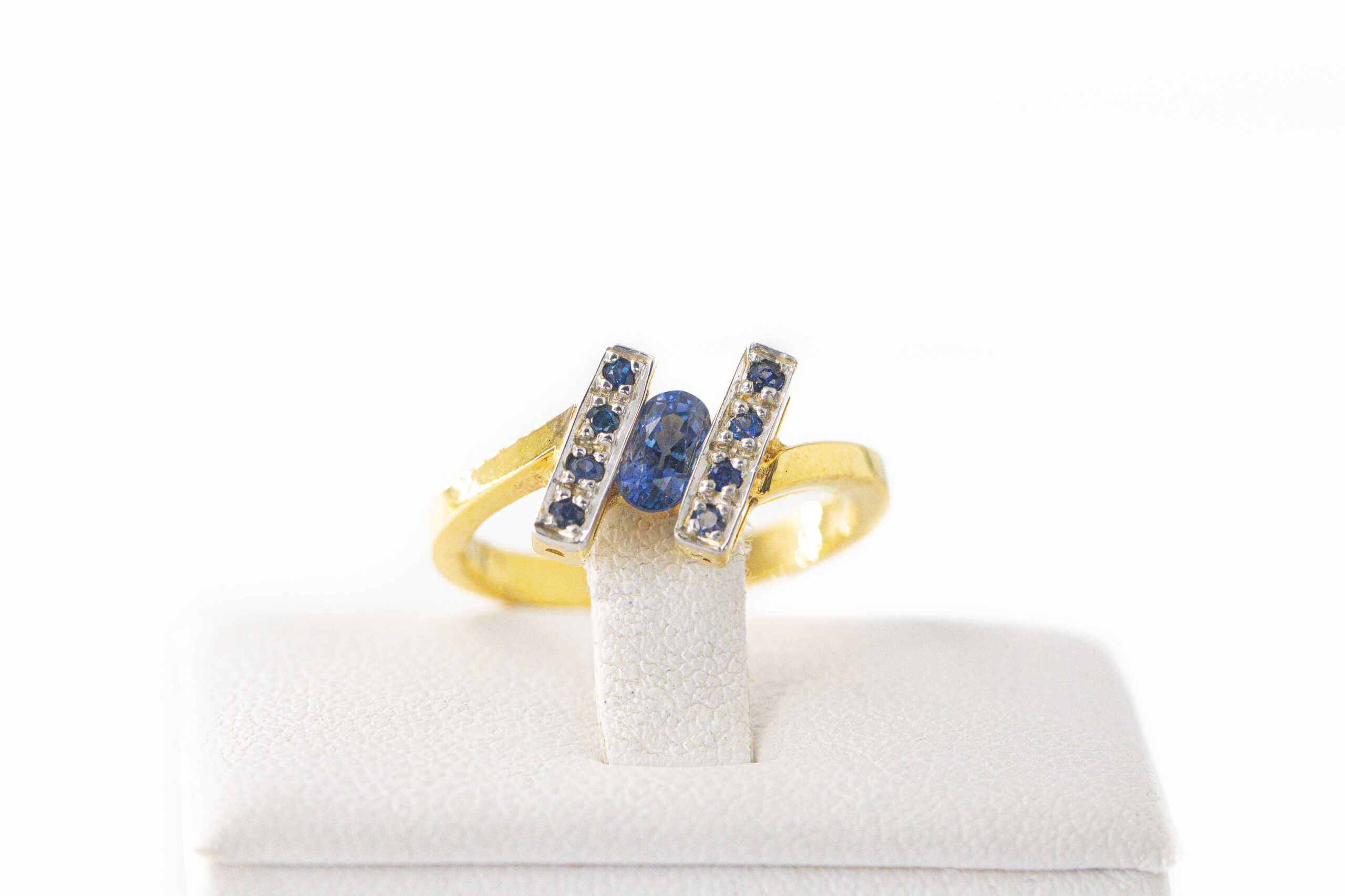YGR 10 - 14 KT Ring with Blue Sapphire