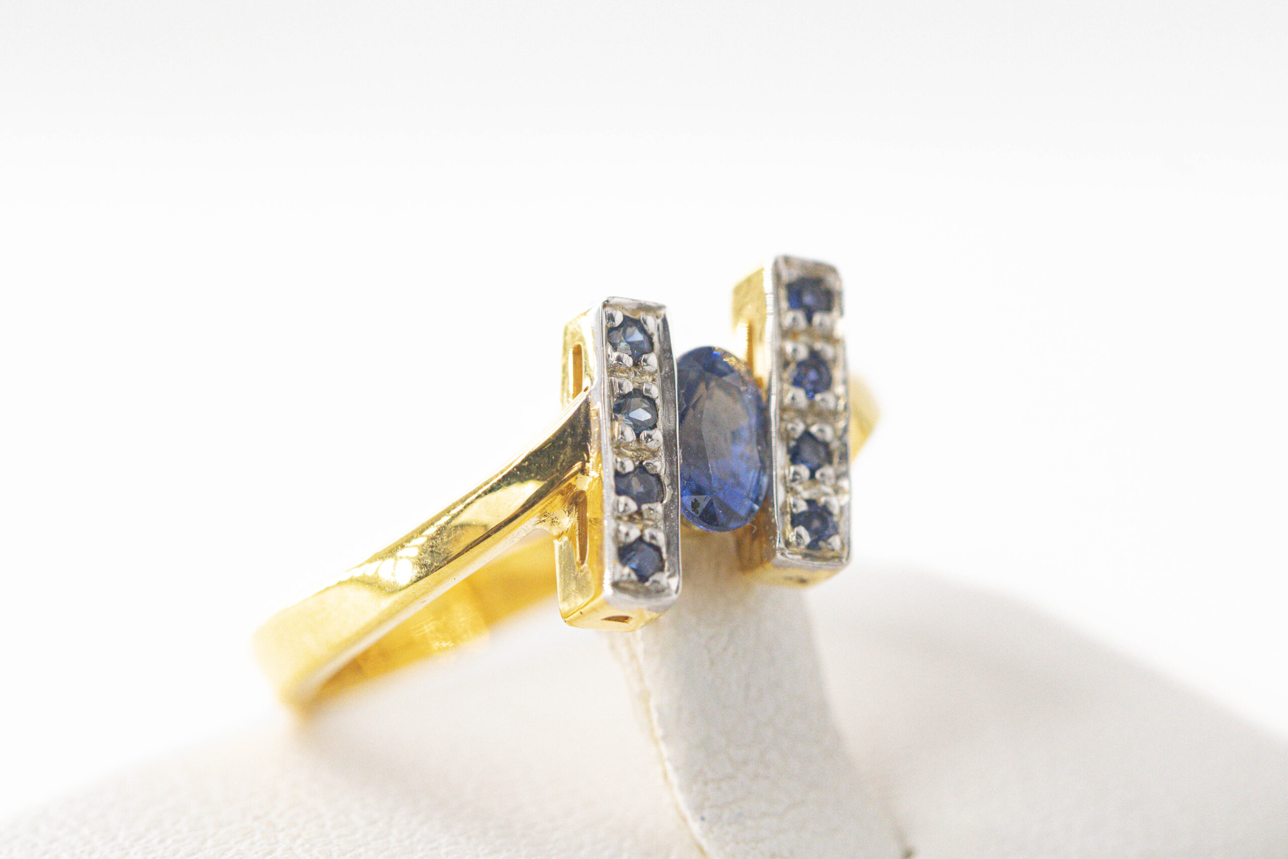 YGR 10 - 14 KT Ring with Blue Sapphire - Image 2