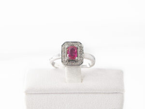 YGR 67 - 9 Kt White Gold Ring with Ruby