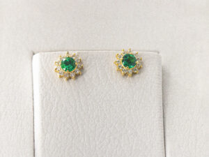 18 KT Gold Earring with Emeralds & Diamonds