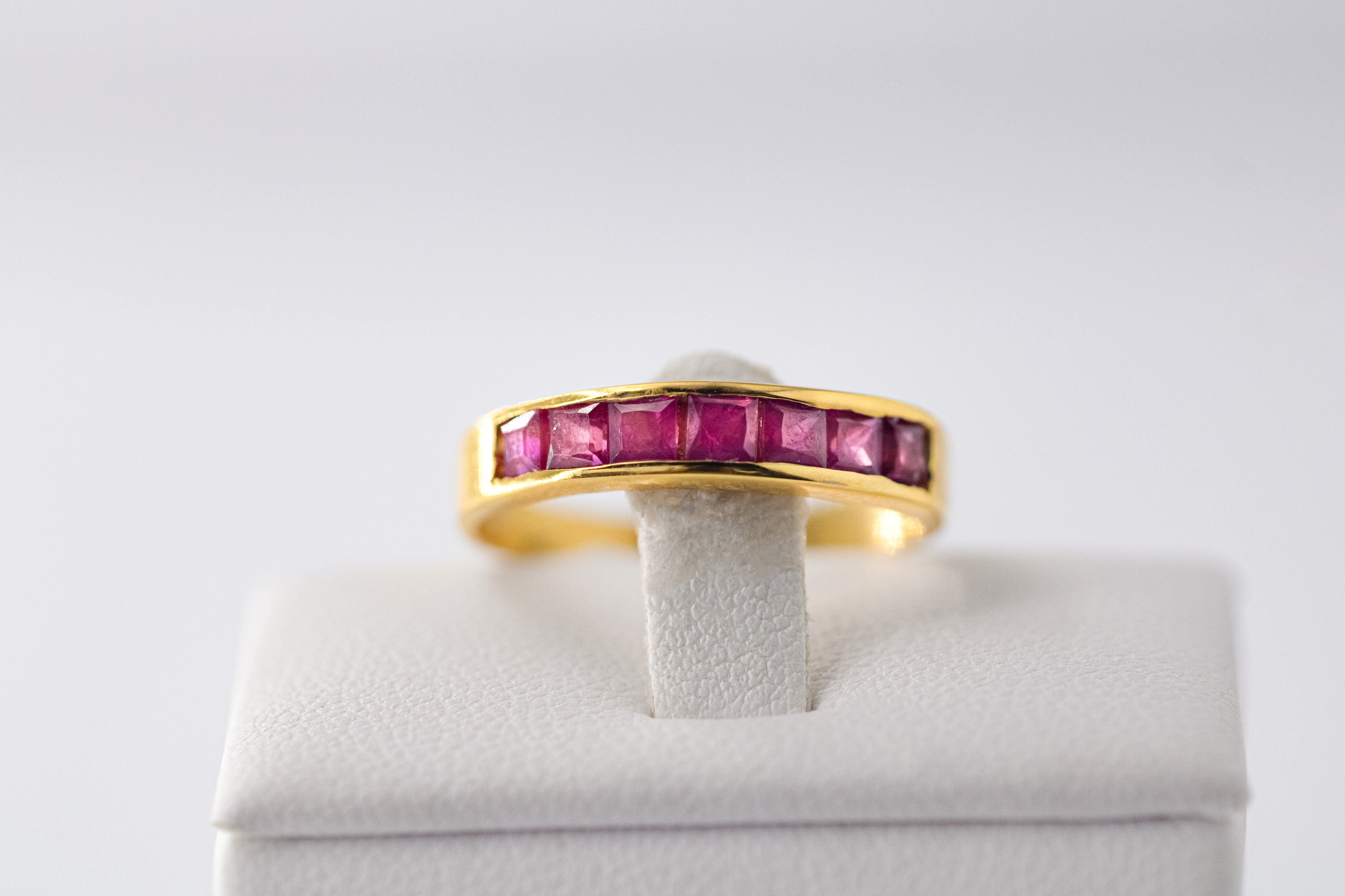 WGR 30 - 18 KT White Gold Ring with Pink Sapphires