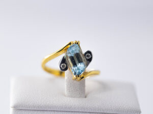 YGR 32 - 9 KT Gold Ring with Blue Topaz